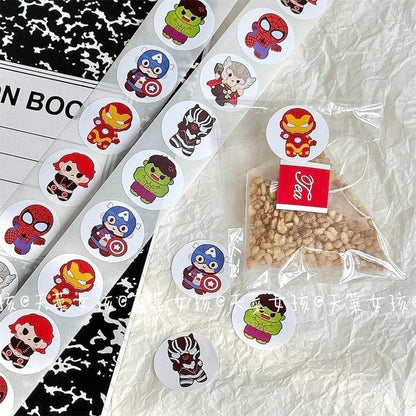 Rotulo Sticker Autoadhesivo Super Heroes 2 Cm X 500 Pcs